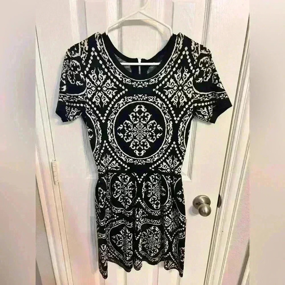 ROMEO + JULIET Couture Intarsia Knit Dress Size M - Picture 4 of 5